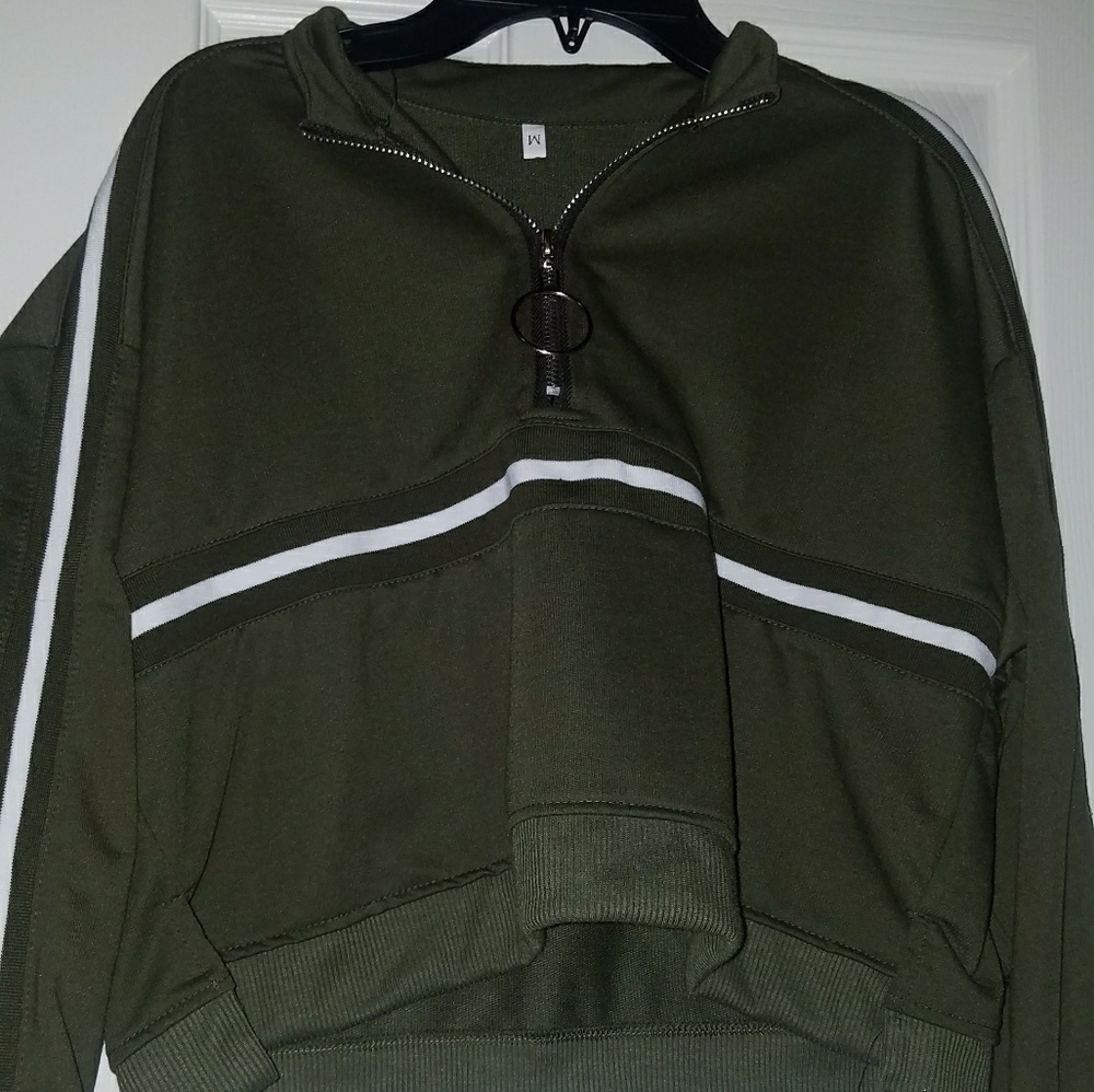 Cropped long sleeve shirt never wore
